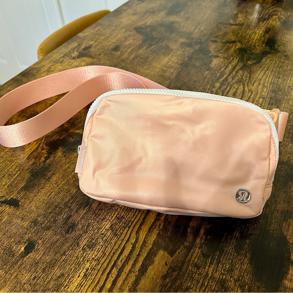 ⭐️SOLD⭐️NWOT Lululemon Everywhere Belt Bag